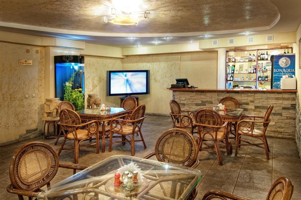 Hotel Edem Karaganda Bagian luar foto