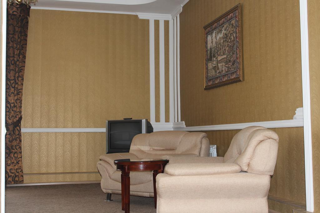 Hotel Edem Karaganda Ruang foto