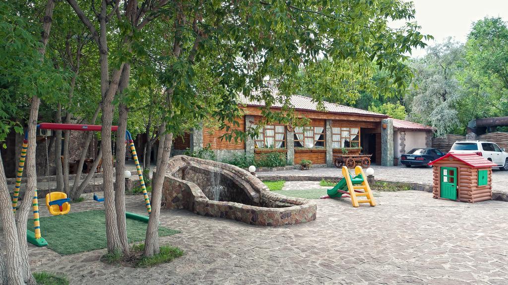 Hotel Edem Karaganda Bagian luar foto