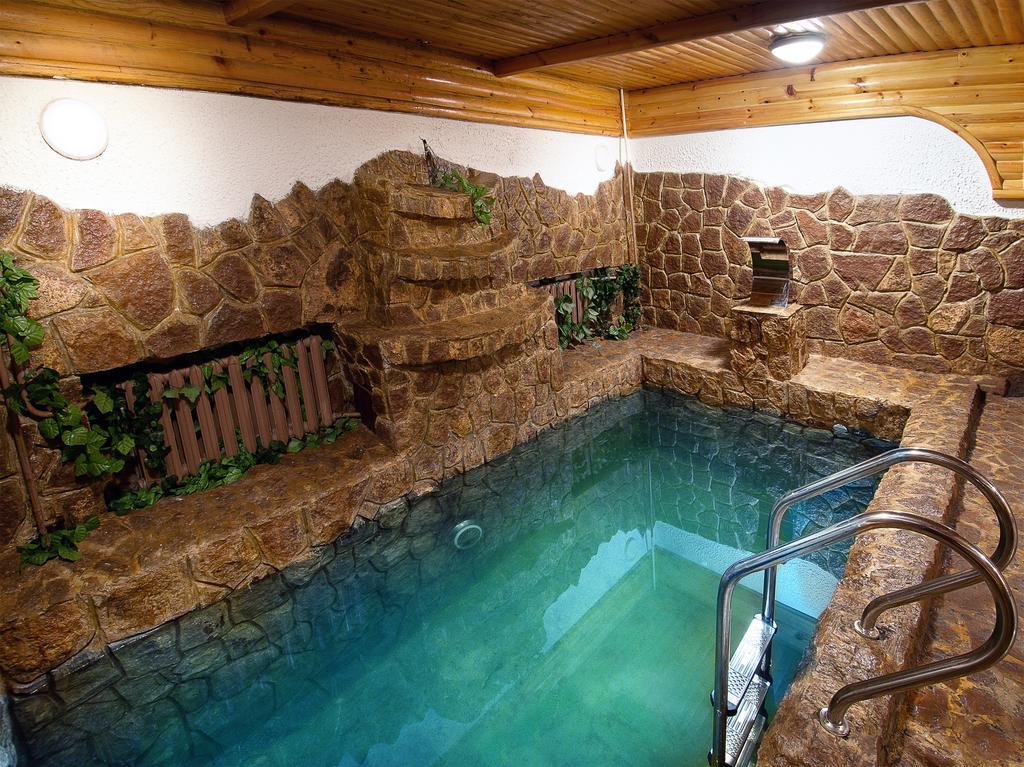 Hotel Edem Karaganda Bagian luar foto