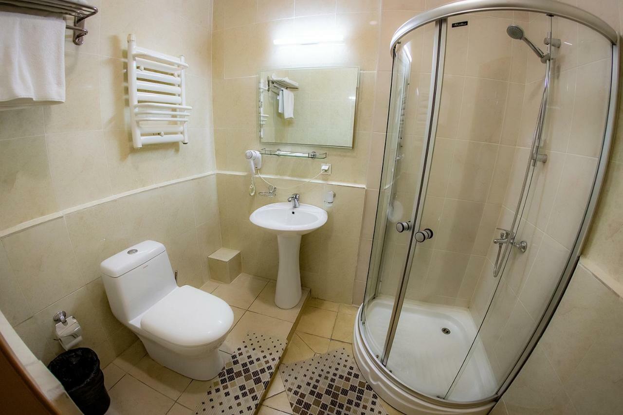 Hotel Edem Karaganda Bagian luar foto