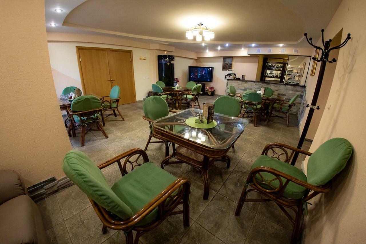 Hotel Edem Karaganda Bagian luar foto