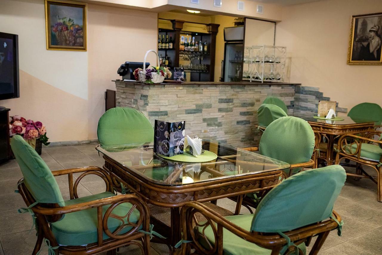 Hotel Edem Karaganda Bagian luar foto