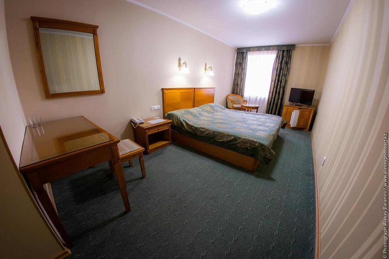 Hotel Edem Karaganda Bagian luar foto
