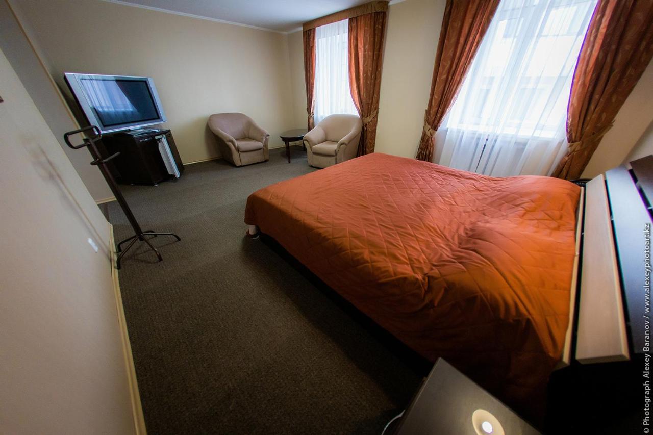 Hotel Edem Karaganda Bagian luar foto