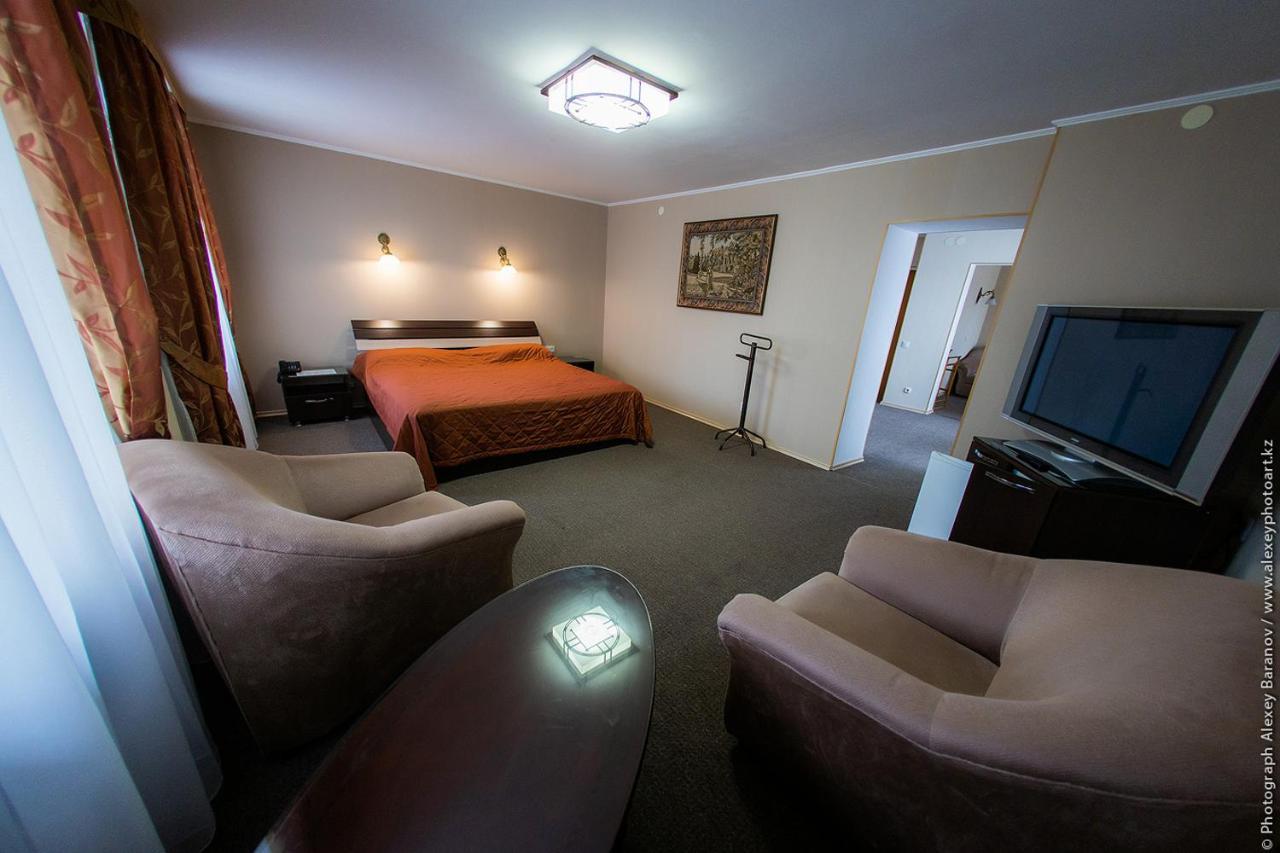 Hotel Edem Karaganda Bagian luar foto